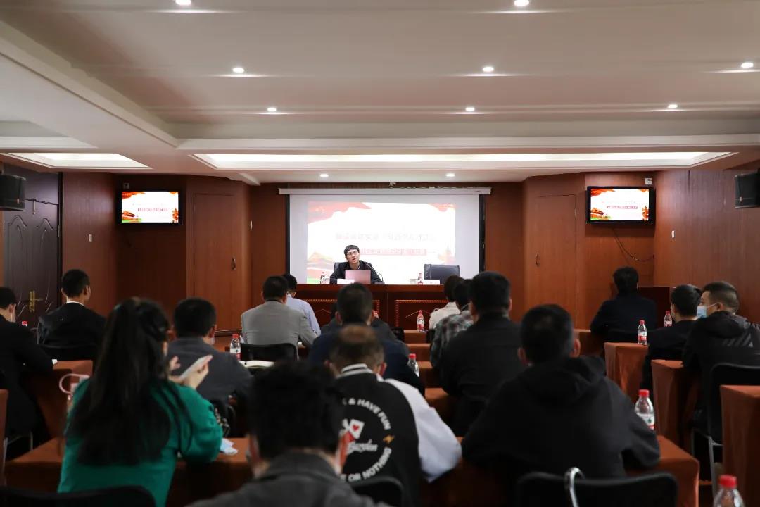 新盛娱乐集团系统举行《习近平在浙江》采访实录专题向导报告会.jpg